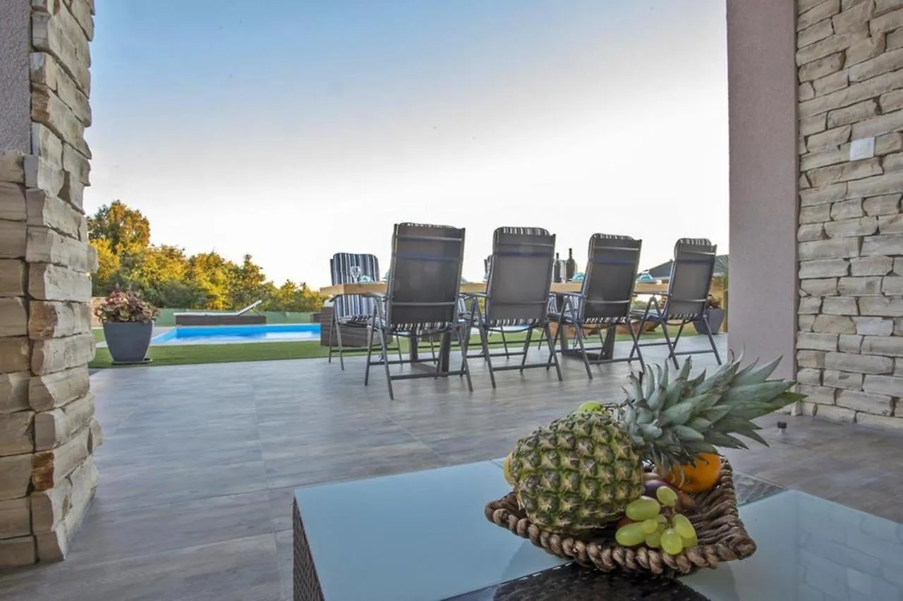 Jelena'S Paradise Villa Galizana Holiday home